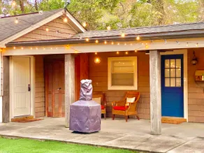 The Little Manor on 7th, secluded cottage moments from Historic Downtown Laurel - Image 2