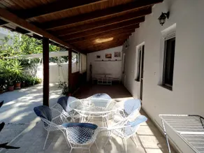 House with garden near the sea - Image 2