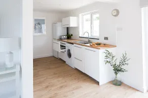 Beachstyle tasteful open plan detached home. - Image 3