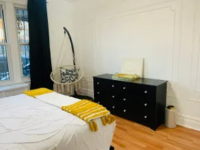Home Away From Home - Modern Apt in Queens - Image 4