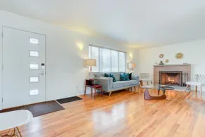 Exceptionally clean, well equipped home in Dayton. - Image 5