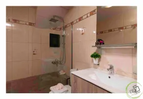 Piskopiano Luxury Escape - Image 5
