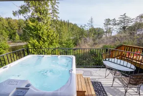 Storm Bay | Familienhaus mit Whirlpool & Blick auf die Bucht - Image 3