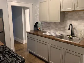 Newly renovated,Amazing Location,private parking - Image 5