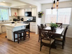 Spacious Whole Residence w/ Bikes--Close to Beach! - Image 4