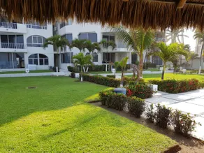 Private apartment with beach, for up to 10 people. - Image 2
