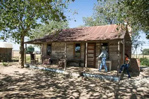 Quaint 1920s Cabin w/ Fireplace Calvert, TX - Image 3
