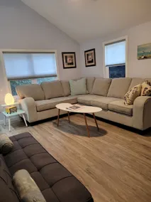 2BR Cottage w/ Hot Tub Near Beach & Hockey School - Image 4