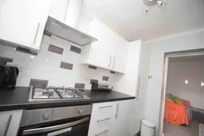 Beautiful apartment on outskirts of city centre - Image 5