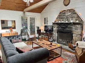Secluded cabin with babbling brook - Image 3