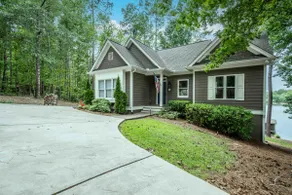 Lakefront Stunner on Lake Sinclair! - Image 3