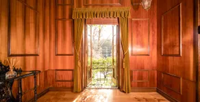 Gracious living of a time gone by - warm inviting - Image 3