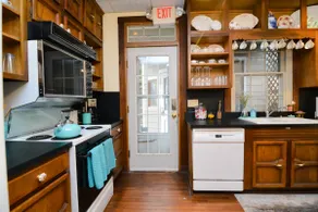 The Bear House on Broadway (4 master bedrooms) - Image 4