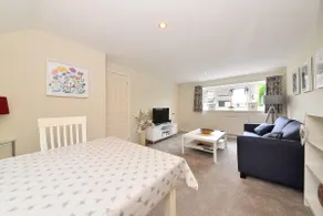Quaint Victorian Coach House in village location - Image 4