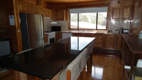 Warm, spacious home looking over Lake Eucumbene - Image 3
