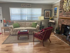 Dean's Cozy Country Cottage - Image 2