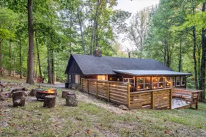 Cozy Bear-Themed Mountain Cabin in Harpers Ferry with Relaxing Jacuzzi Hot Tub - Image 5