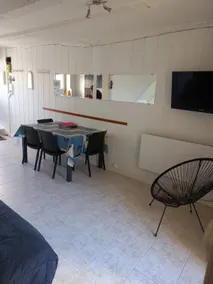 Cheerful townhouse with free parking - Image 5