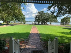 The River Retreat: Historic Home on Water - Image 3