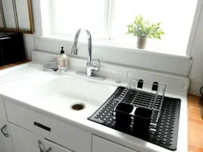 #8 Downtown Apt | Historic main street | King Bed - Image 3