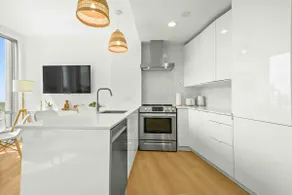 2 BR Downtown Oasis, AC & stunning views - Image 4