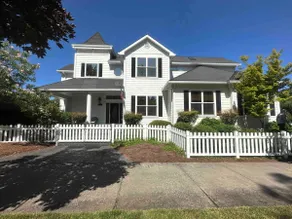 The White House in Central Point - A Stunning Home - Image 2