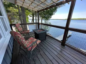 Lake Life Retreat - Image 4