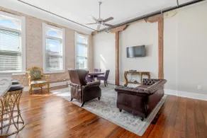 Historic downtown apartment - Image 4