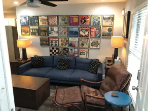 5-star Modern, Bright Thornton Park 2 BR Apt - Image 4
