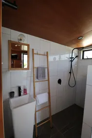 Northlake Retreat ( seperate studio unit ) - Image 4