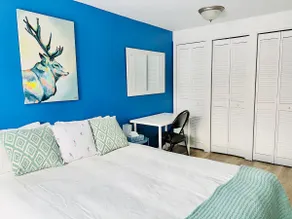 Stylish Studio | Kitchen | Parking | Fast WiFi - Image 5