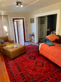Charming 2 Bedroom cottage with private garden - Image 3