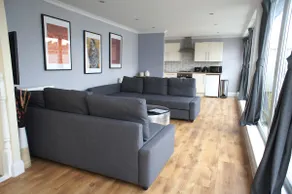 2 Bedroom w Balcony in the Heart of Shoreditch - Image 3
