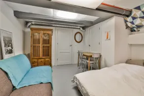 Private cosy place with 24/7 access. And 2 bikes - Image 3