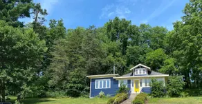Historic District, Charming Cottage, Sleeps 10 - Image 2