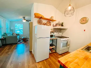 Cozy Cottage Near Lake Travis - Image 4