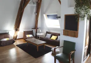 Spacious and bright 2-bedroom apartment – station & center - Image 2