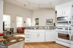 Private Suite. Stunning and Spacious - Image 5
