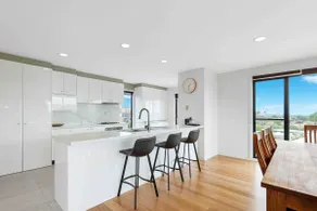 Ocean Escape- 5 Bedroom, 3 bath- Sleeps 11 - Image 2
