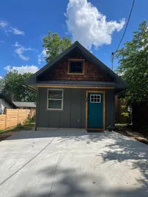 Cozy Cottage. Convenient Location. Fenced yard. - Image 3
