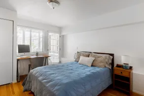 Private, modern Central Sunset suite - Image 5