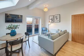 Host & Stay - Skyline Apartment - Image 5