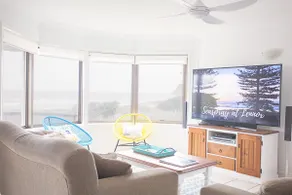 Perfect ocean views amazing location and modern - Image 3