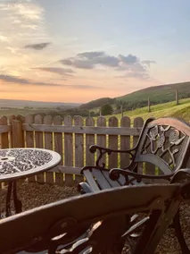 Converted Barn with Panoramic Views & Log burner - Image 4