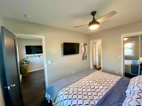 *Adorable Luxury Suite! w/private entrance - Image 2