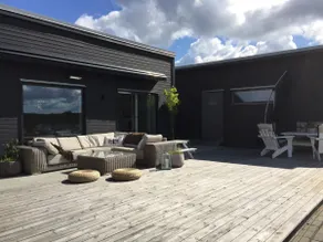 Seaview, Jacuzzi & good public comm. - Image 3
