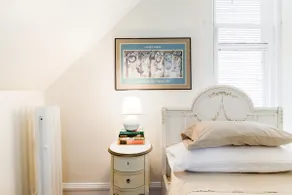 Charming, Sunny Apartment with Backyard Garden - Image 3