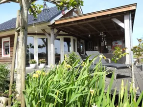 Cottage by the pond - Image 3