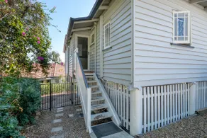 Central Cottage - Image 2