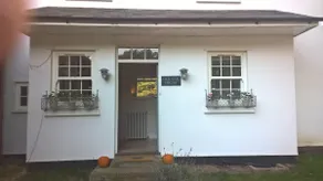 Self contained one bedroom flat in a larger house - Image 5